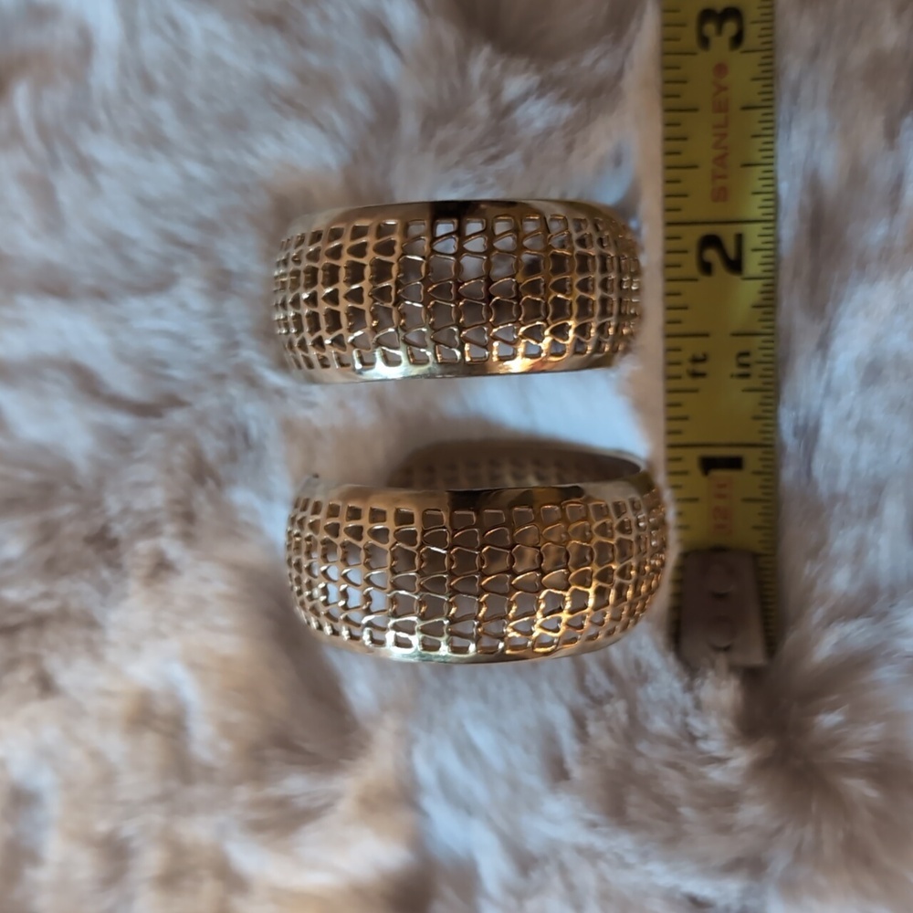 Vintage Gold Toned Hoop Earrings - Picture 10 of 10